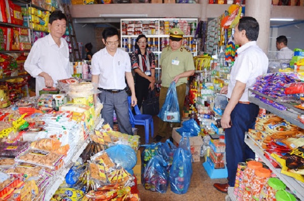Quảng Ninh: 78 tổ chức, cá nhân bị xử phạt do vi phạm an toàn thực phẩm - Ảnh 1