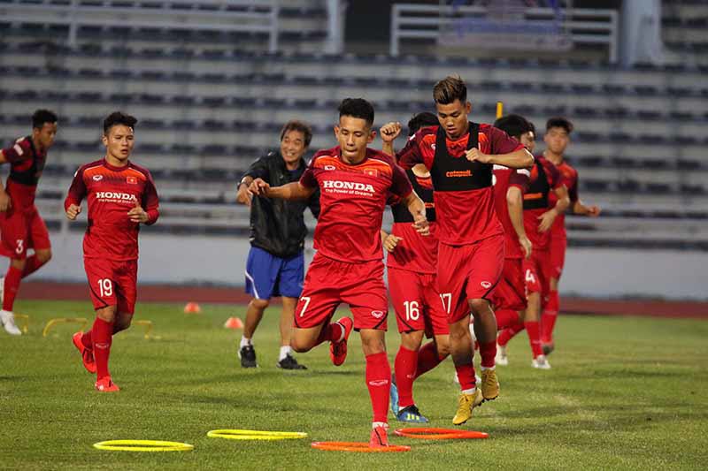 [Ảnh] Đội tuyển Việt Nam có buổi tập đầu tiên trước trận đấu với Thái Lan - Ảnh 9