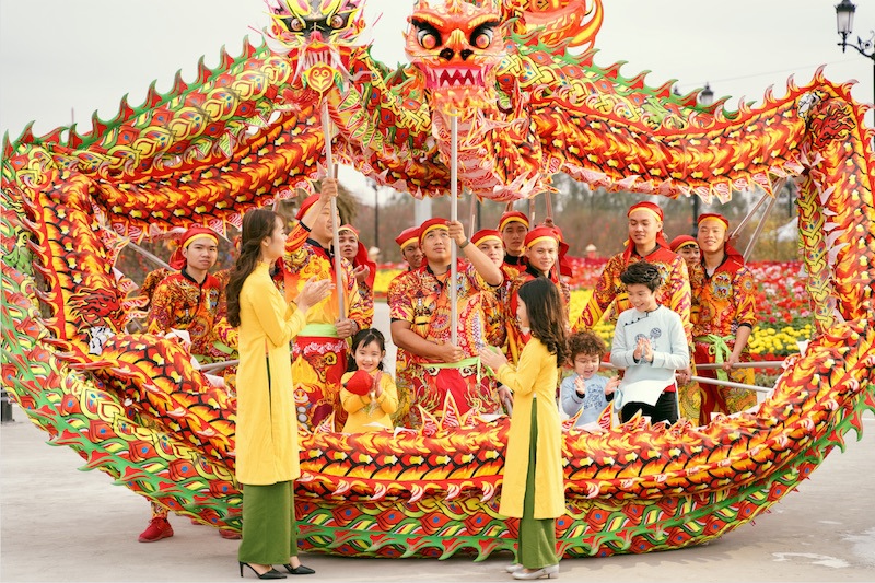 Bức tranh Tết qua tà áo dài tại lễ hội hoa đào lớn nhất Việt Nam - Ảnh 5
