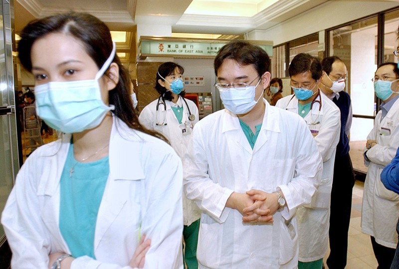 Số ca viêm phổi lạ ở Trung Quốc tiếp tục tăng mạnh - Ảnh 1