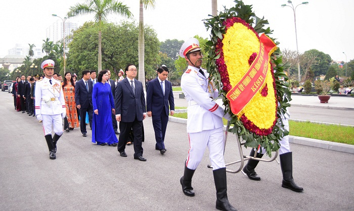 Lãnh đạo TP Hà Nội viếng Chủ tịch Hồ Chí Minh, Nghĩa trang liệt sĩ Mai Dịch - Ảnh 2