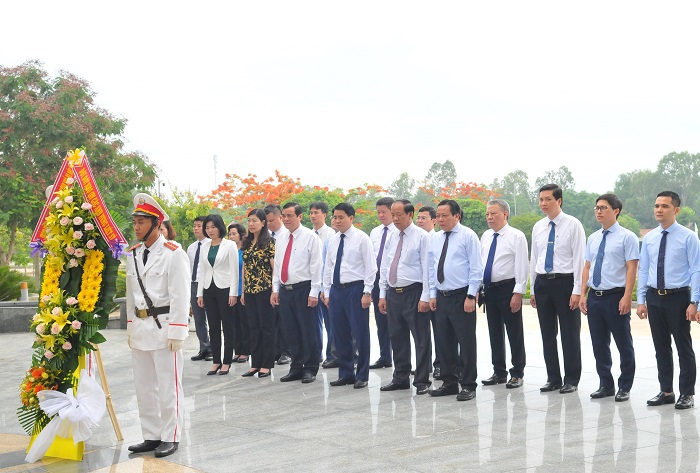 Đoàn công tác TP Hà Nội thăm hỏi gia đình chính sách, tặng quà tại tỉnh Quảng Nam - Ảnh 2