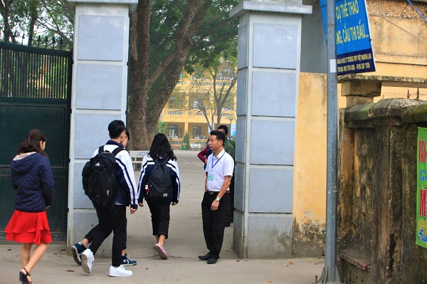 Sáng nay, học sinh lớp 12 tại Hà Nội thi thử môn Ngữ văn - Ảnh 1