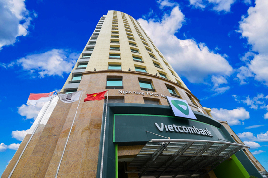 Vietcombank và FWD chính thức triển khai hợp tác độc quyền phân phối bảo hiểm qua ngân hàng - Ảnh 1
