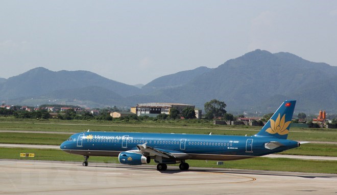 Máy bay Vietnam Airlines hạ cánh lệch vị trí tại sân bay Nội Bài - Ảnh 1