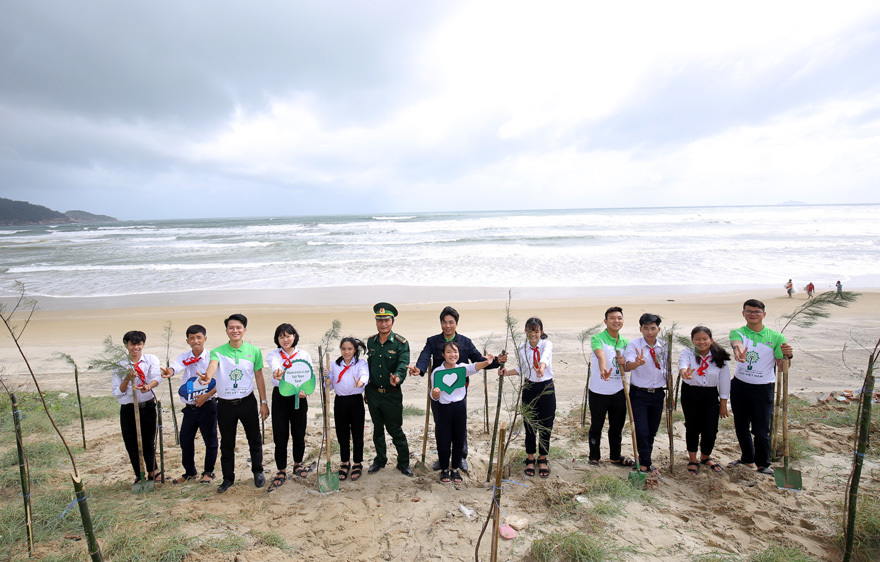 Vinamilk trồng cây xanh góp phần chống biến đổi khí hậu tại Bình Định - Ảnh 4