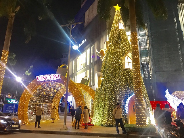 Những địa điểm vui chơi Noel 2018 đầy màu sắc lung linh của giới trẻ Hà Nội - Ảnh 13