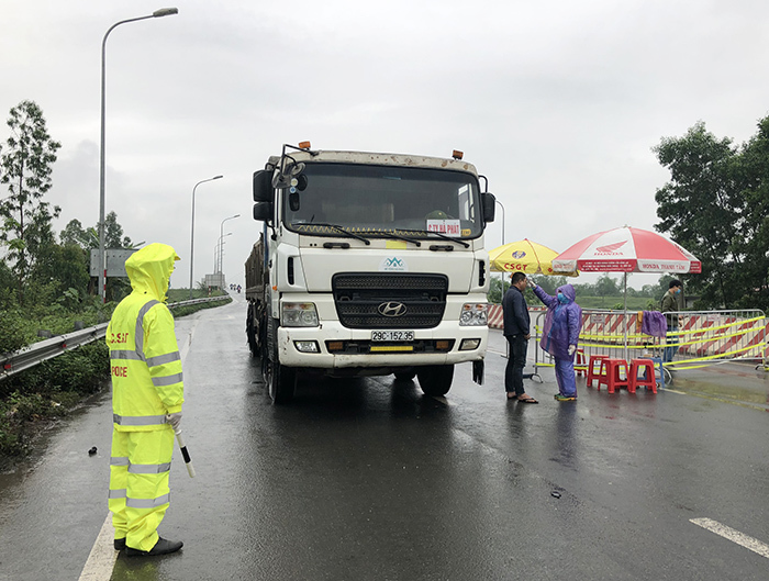 [Ảnh] Cận cảnh chốt kiểm soát cách ly xã hội xa nhất Hà Nội - Ảnh 14