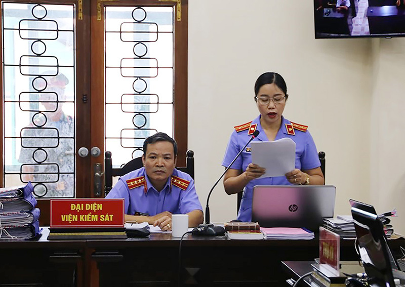 Vụ gian lận điểm thi tại Hà Giang:  Bị cáo chủ mưu bị đề nghị từ 8-9 năm tù - Ảnh 2