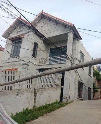 Hà Nội: Đường bê tông bất ngờ lún sâu kéo theo ngôi nhà 2 tầng - Ảnh 2