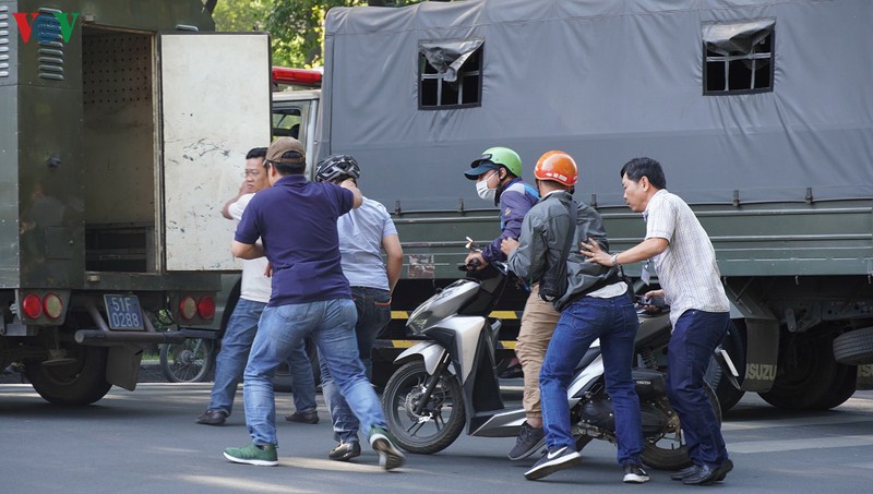 Công an TP Hồ Chí Minh diễn tập chống khủng bố và bắt giữ con tin - Ảnh 9