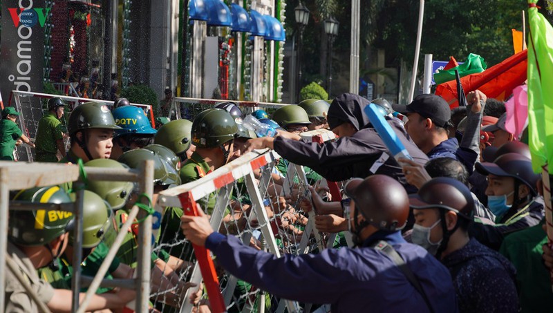 Công an TP Hồ Chí Minh diễn tập chống khủng bố và bắt giữ con tin - Ảnh 10