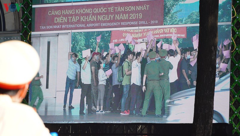 Công an TP Hồ Chí Minh diễn tập chống khủng bố và bắt giữ con tin - Ảnh 5