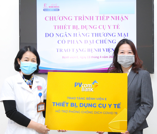 PVcomBank tài trợ vật tư y tế cho bệnh viện chống dịch Covid-19 - Ảnh 1