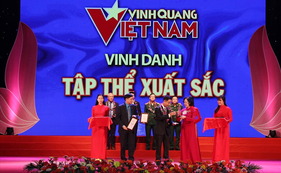 Vinh quang Việt Nam: Tôn vinh những tấm gương thi đua làm theo lời Bác - Ảnh 1