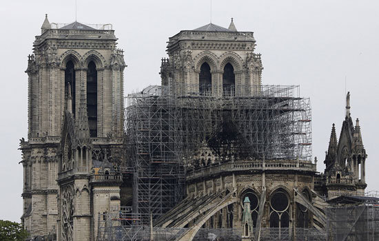 Tổng thống Putin cử chuyên gia giỏi nhất giúp Pháp tái thiết Nhà thờ Đức Bà Paris - Ảnh 1
