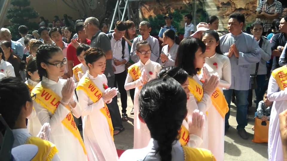 TP Hồ Chí Minh: Hàng nghìn người dân đi chùa dâng lễ Vu Lan báo hiếu - Ảnh 3