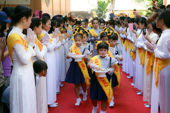 TP Hồ Chí Minh: Hàng nghìn người dân đi chùa dâng lễ Vu Lan báo hiếu - Ảnh 4
