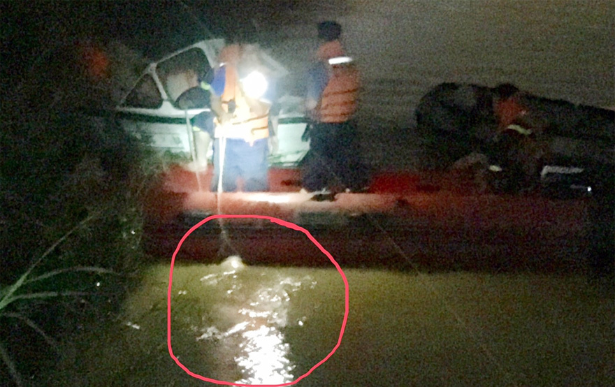 Đã tìm thấy nạn nhân bị xe container húc văng xuống sông Hồng - Ảnh 1
