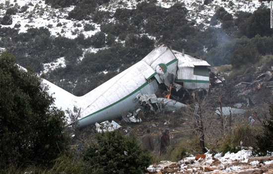 Hiện trường vụ tai nạn máy bay thảm khốc ở Algeria - Ảnh 6