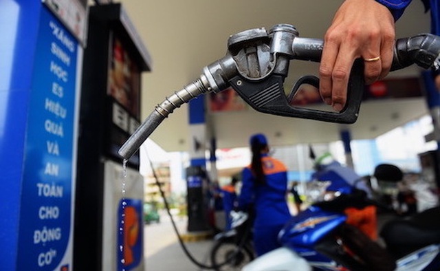 Xăng dầu tiếp tục giảm giá "sốc", xăng E5RON92 dưới 12.000 đồng/lít - Ảnh 1