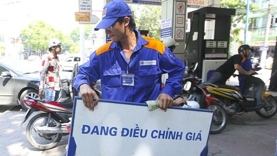 Thủ tướng yêu cầu báo cáo tình hình biến động giá xăng dầu - Ảnh 1