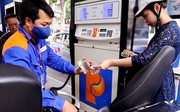 Việt Nam giảm mạnh nhập khẩu xăng dầu - Ảnh 1