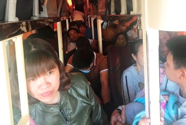 Thanh Hóa: Phát hiện ô tô khách chở quá 26 người trên xe - Ảnh 1