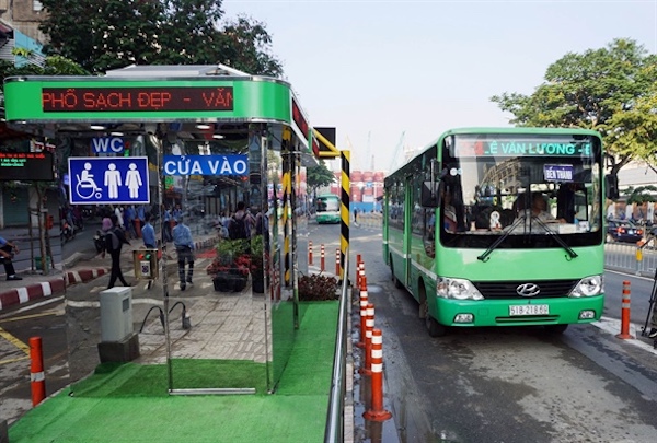 TP Hồ Chí Minh: Kiến nghị xe buýt không chở quá 20 khách để phòng dịch Covid-19 - Ảnh 1