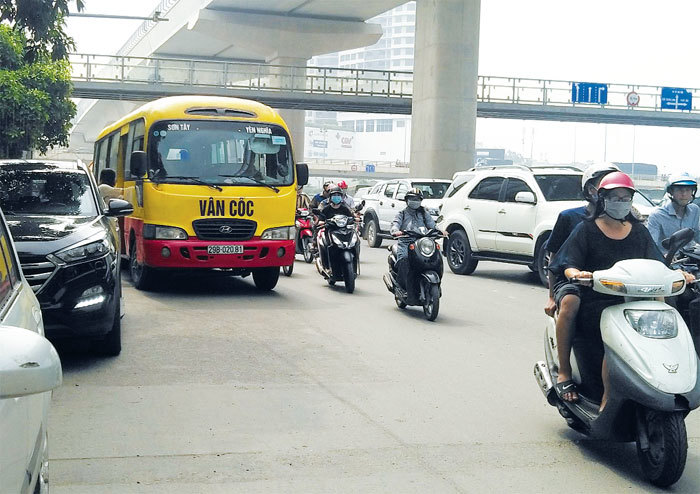 Xe buýt “nhái” đại náo trục đường phía Tây Hà Nội: Xử phạt nghiêm để tạo sức răn đe - Ảnh 1
