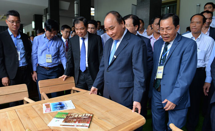 Thủ tướng Nguyễn Xuân Phúc: Đưa Việt Nam trở thành trung tâm chế biến, xuất khẩu gỗ - Ảnh 2