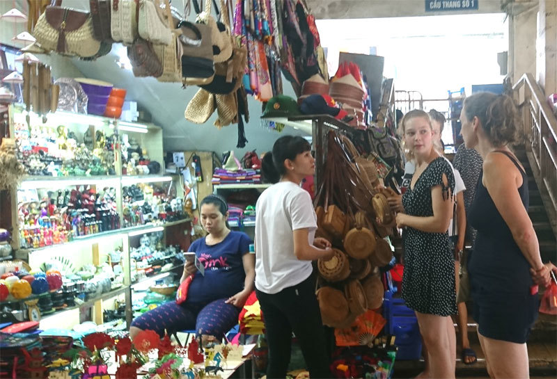 Tìm giải pháp cho du lịch mua sắm của Việt Nam - Kỳ 3: Vì sao du khách tiêu ít tiền ở Việt Nam? - Ảnh 4