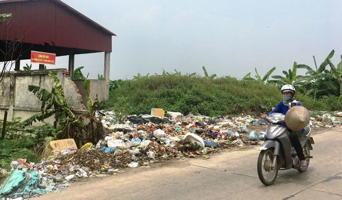 Xã Xuân Phú, huyện Phúc Thọ: Dân bức xúc vì rác thải ùn ứ - Ảnh 1