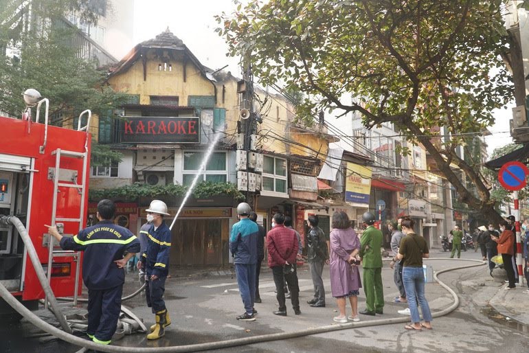 Hà Nội: Cháy lớn tại ngôi nhà trên phố Tôn Đức Thắng - Ảnh 3