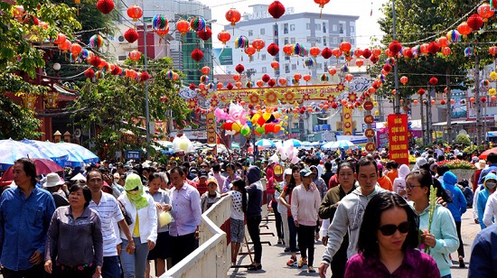 Chủ tịch Nguyễn Đức Chung yêu cầu thực hiện nghiêm kỷ cương hành chính, không đi lễ hội - Ảnh 1