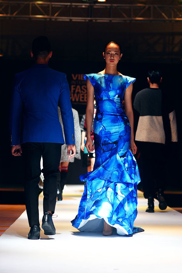 Thiết kế Thu – Đông táo bạo trong tuần lễ thời trang lớn nhất tại Hà Nội - Ảnh 4