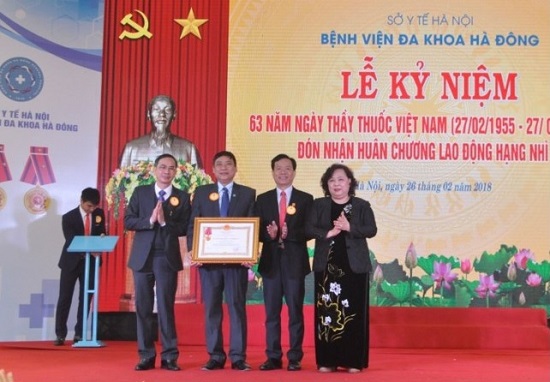 Bệnh viện Đa khoa Hà Đông đón nhận Huân chương Lao động hạng Nhì - Ảnh 1