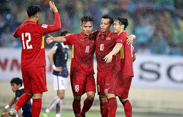 ĐT Việt Nam tăng 9 bậc trên BXH tháng 10 của FIFA - Ảnh 1