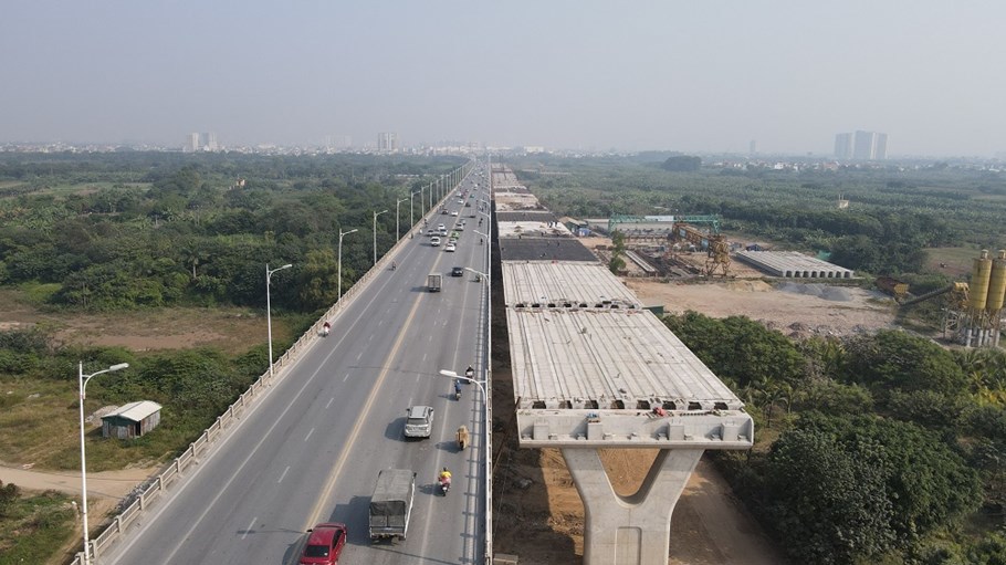 Hà Nội: Hơn 500 công nhân gấp rút xây dựng cầu Vĩnh Tuy giai đoạn 2 - Ảnh 1