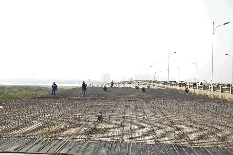 Hà Nội: Hơn 500 công nhân gấp rút xây dựng cầu Vĩnh Tuy giai đoạn 2 - Ảnh 4