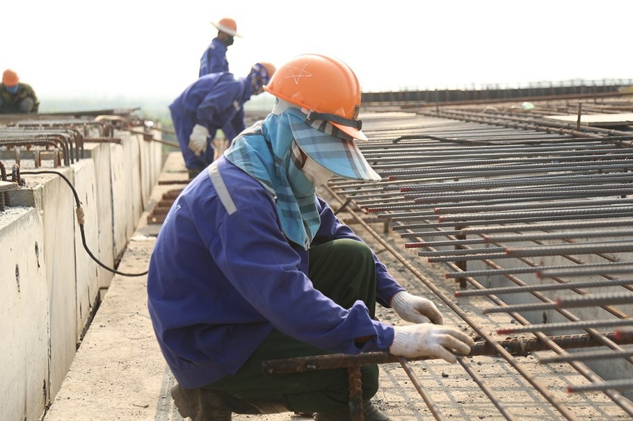 Hà Nội: Hơn 500 công nhân gấp rút xây dựng cầu Vĩnh Tuy giai đoạn 2 - Ảnh 5