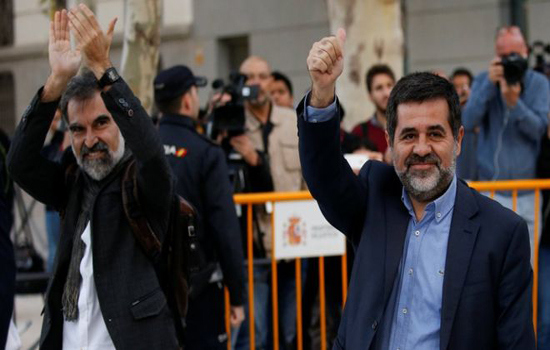 Tây Ban Nha bắt giam 2 thủ lĩnh phong trào độc lập Catalonia - Ảnh 1