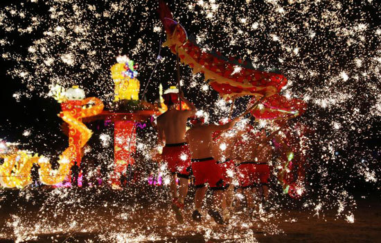 Cộng đồng người châu Á khắp thế giới hân hoan chào đón năm mới Mậu Tuất - Ảnh 2