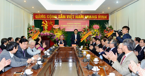 Chủ tịch Nguyễn Đức Chung chúc mừng các chuyên gia đầu ngành y tế - Ảnh 1