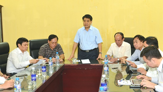 Chủ tịch Nguyễn Đức Chung: Đảm bảo nước sạch và phòng dịch cho người dân vùng lũ lụt - Ảnh 2