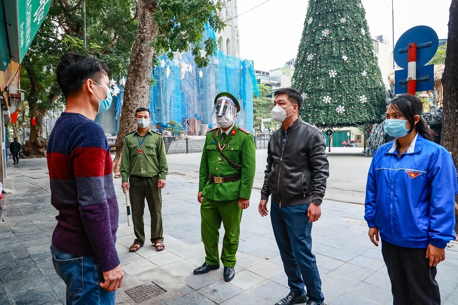 Hạn chế tối đa tập trung đông người dịp lễ Giáng sinh, Tết Dương lịch trên địa bàn quận Hoàn Kiếm - Ảnh 1