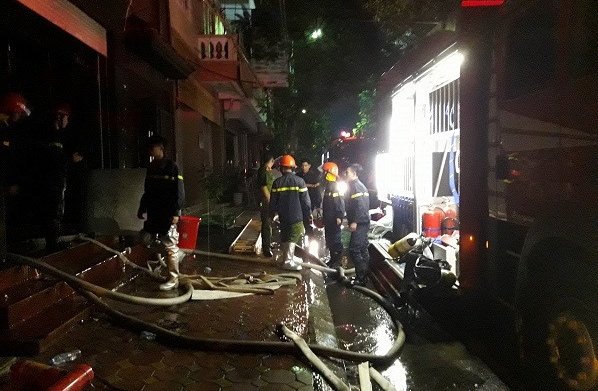 Hà Nội: Cháy lớn tại quán karaoke 4 tầng ở Xuân La, thiêu rụi nhiều tài sản - Ảnh 2
