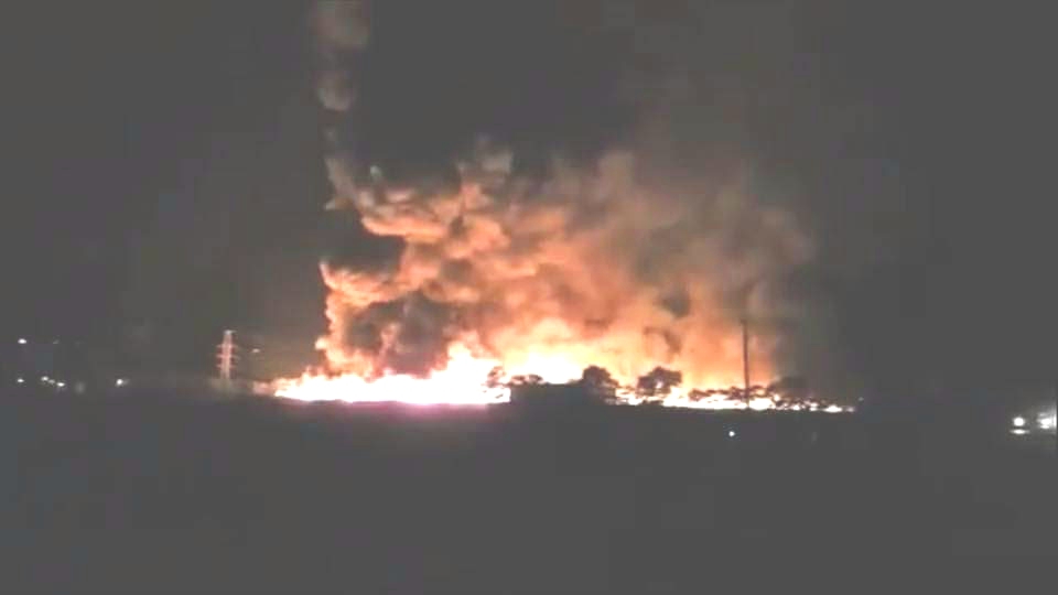 Cháy dữ dội tại công ty môi trường ở tỉnh Hải Dương - Ảnh 1