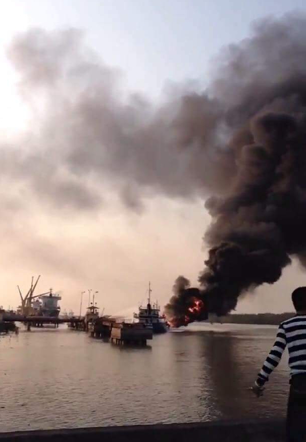 Tàu chở dầu bất ngờ bốc cháy dữ dội ở cảng Đình Vũ - Ảnh 2