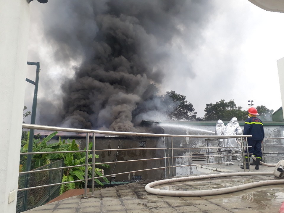 Hà Nội: Cháy lớn tại gara ô tô trên đường Lê Quang Đạo - Ảnh 3